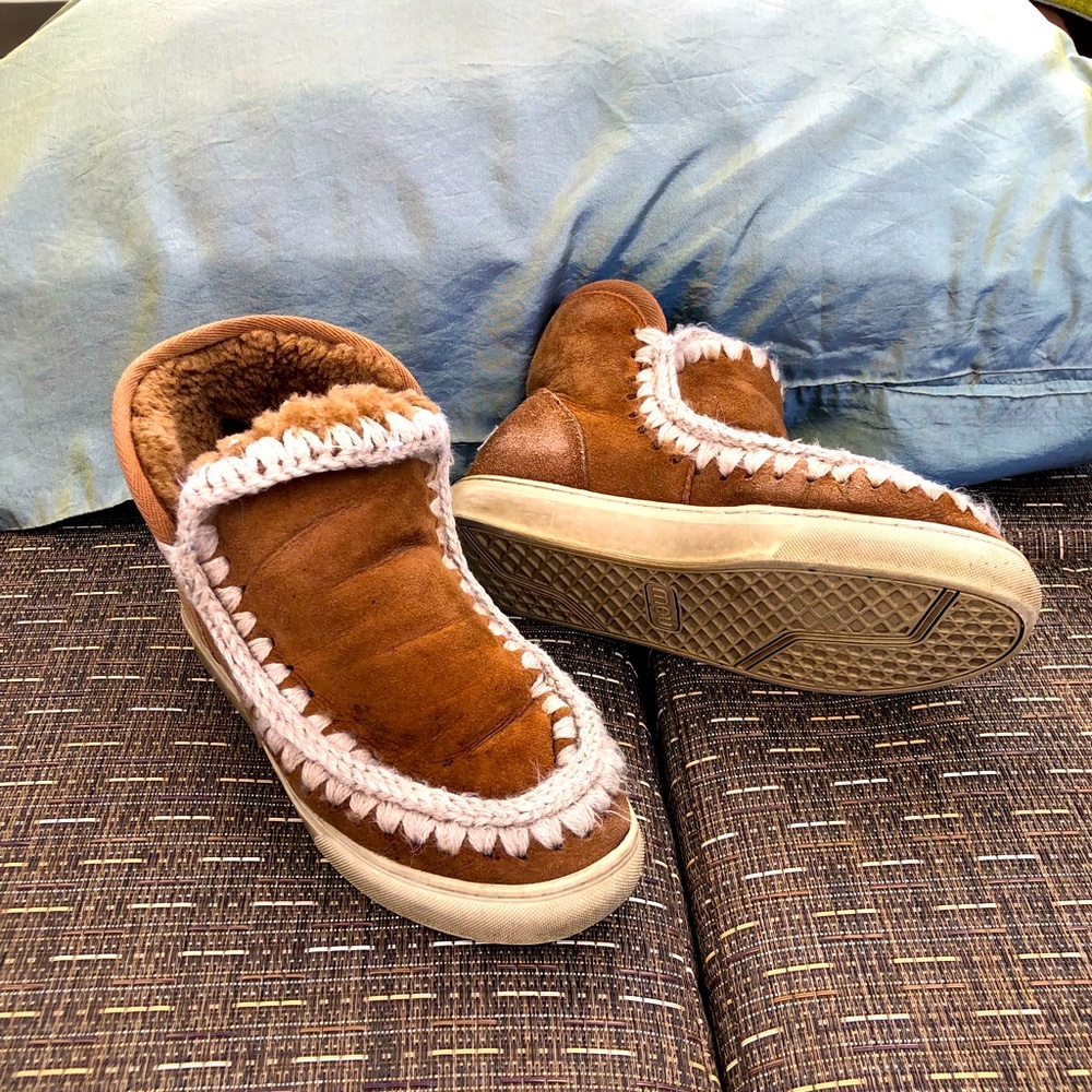 MOU Eskimo sneakers